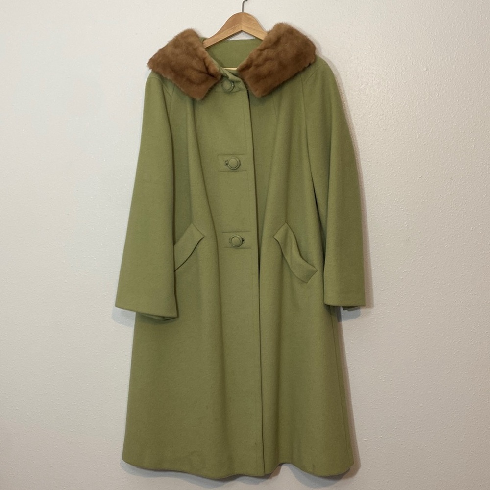 Vintage wool coat with fur collar and silk lining